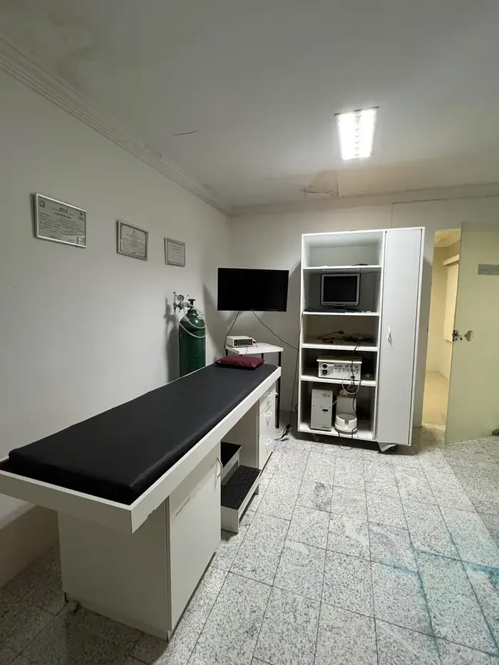 Sala de procedimentos com suporte de oxigênio